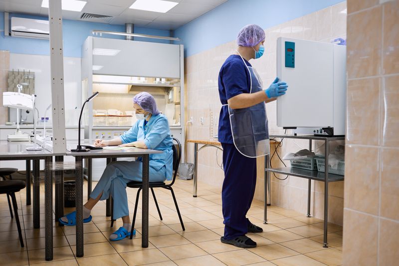 Scientists work in the laboratory